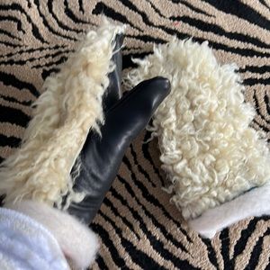 Tuscan lamb curly sheepskin fur mittens with leather hand made wool lined